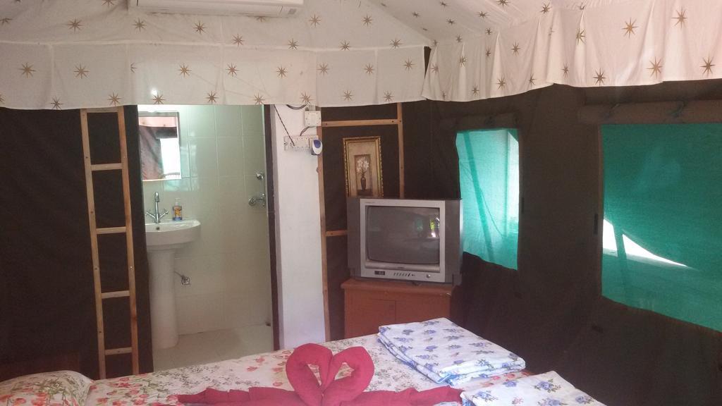 Hotel Sukhsadan Dehradun Phòng bức ảnh
