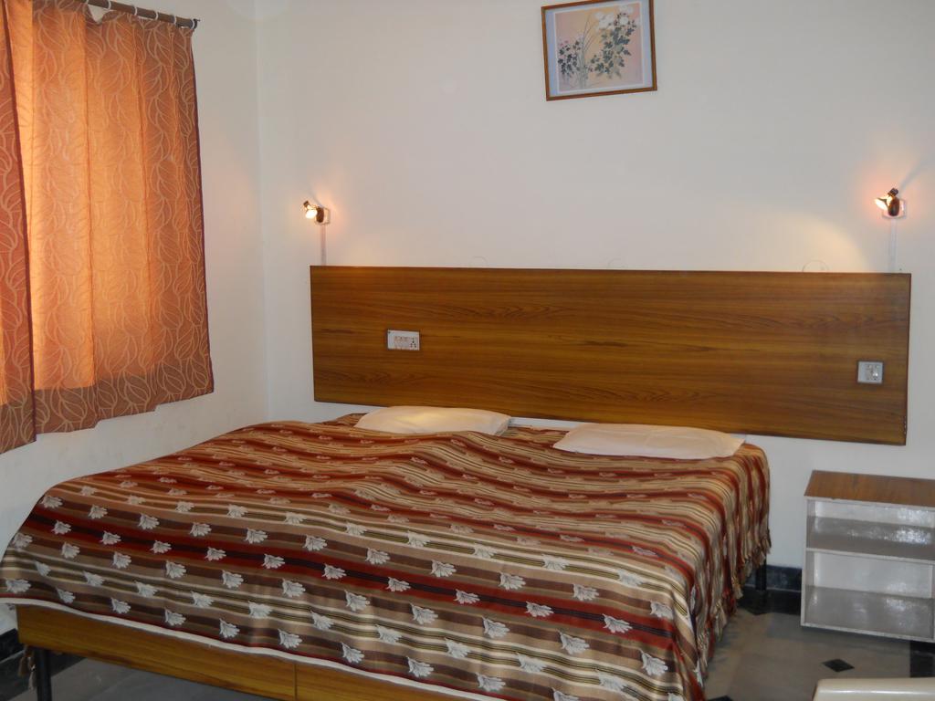 Hotel Sukhsadan Dehradun Phòng bức ảnh